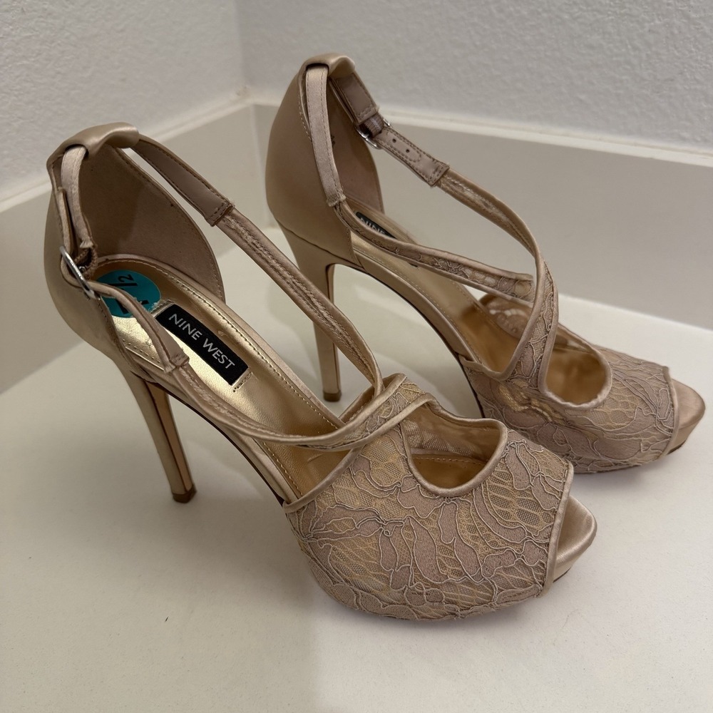 NINE WEST Heels 7.5 Vintage Y2K Champagne Lace Satin Platform Peep Toe Stiletto⁠